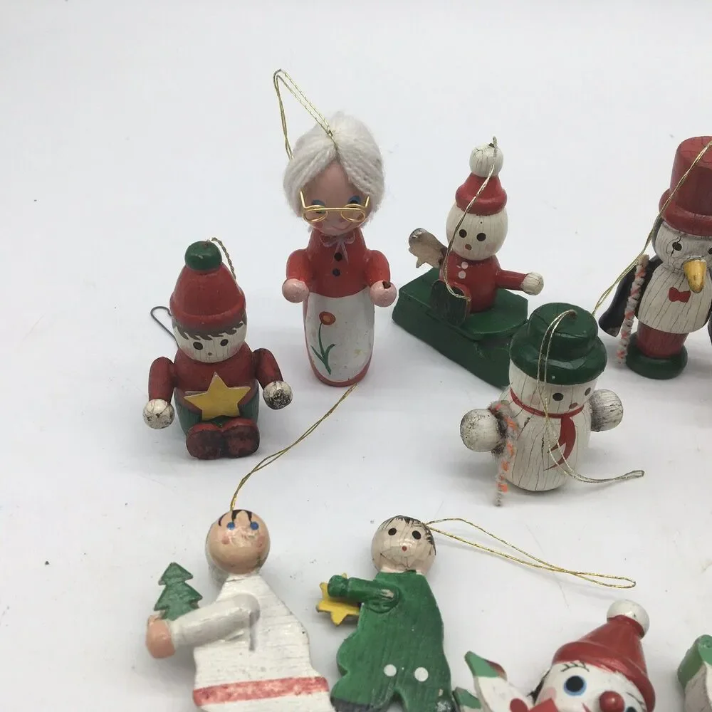 Vtg Hand Painted Wooden Christmas Ornaments Lot Of 17  Taiwan /China READ